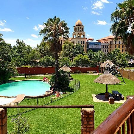 Merry Monte Casino Lodge House In Fourways Сэндтон Экстерьер фото